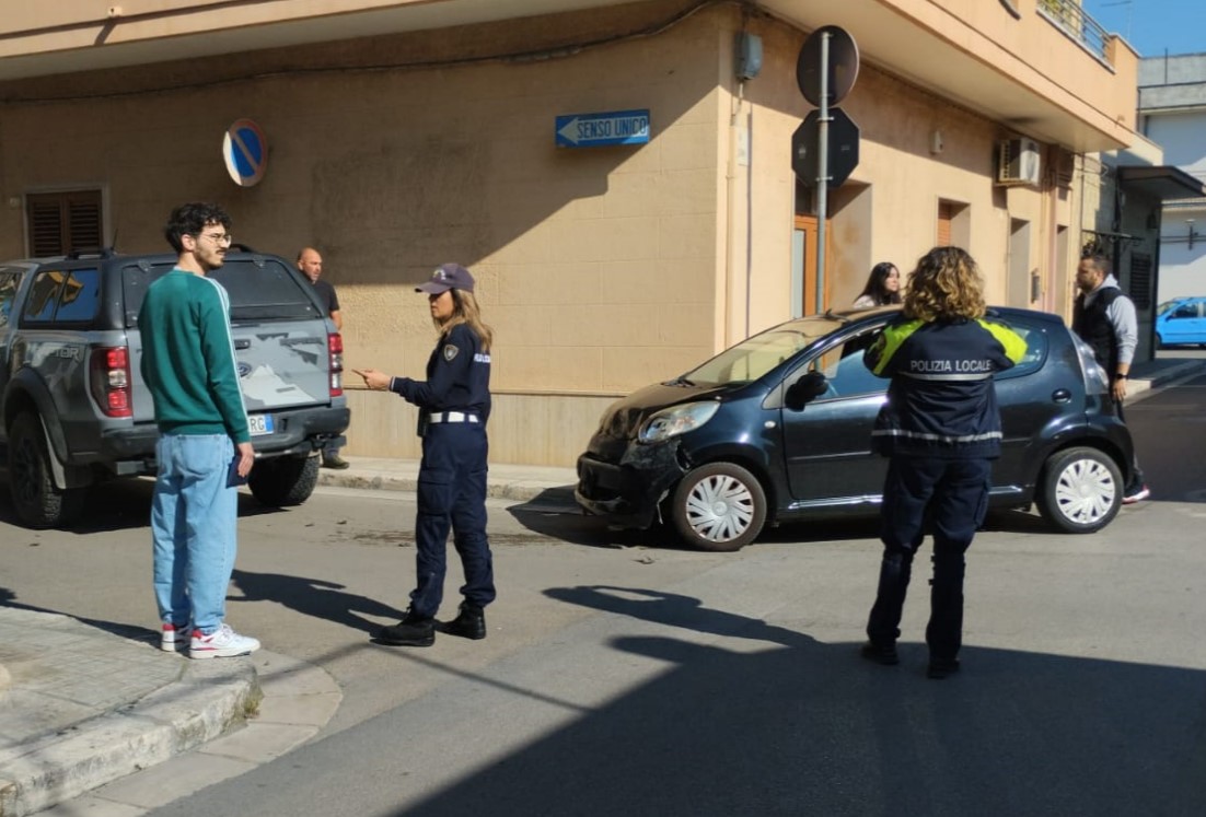 Incidente all’incrocio tra via Napoli e via Palermo - Mesagne TV